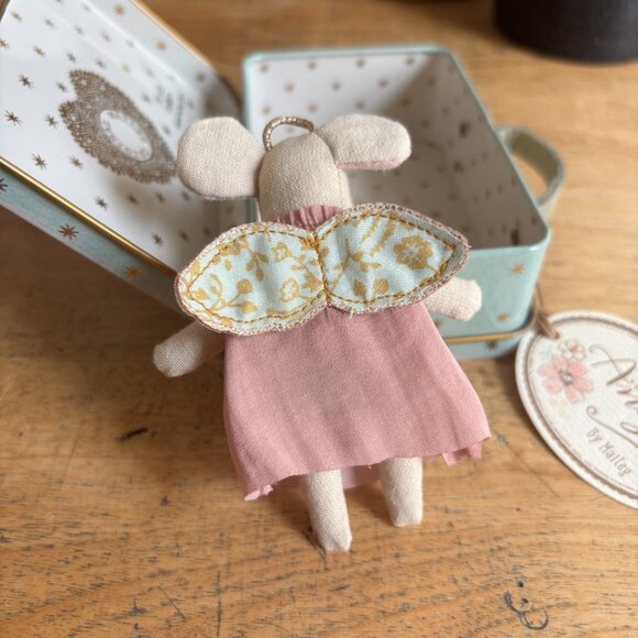 NWT! Maileg - Little Sister Angel Mouse in Suitcase - Picture 4 of 7